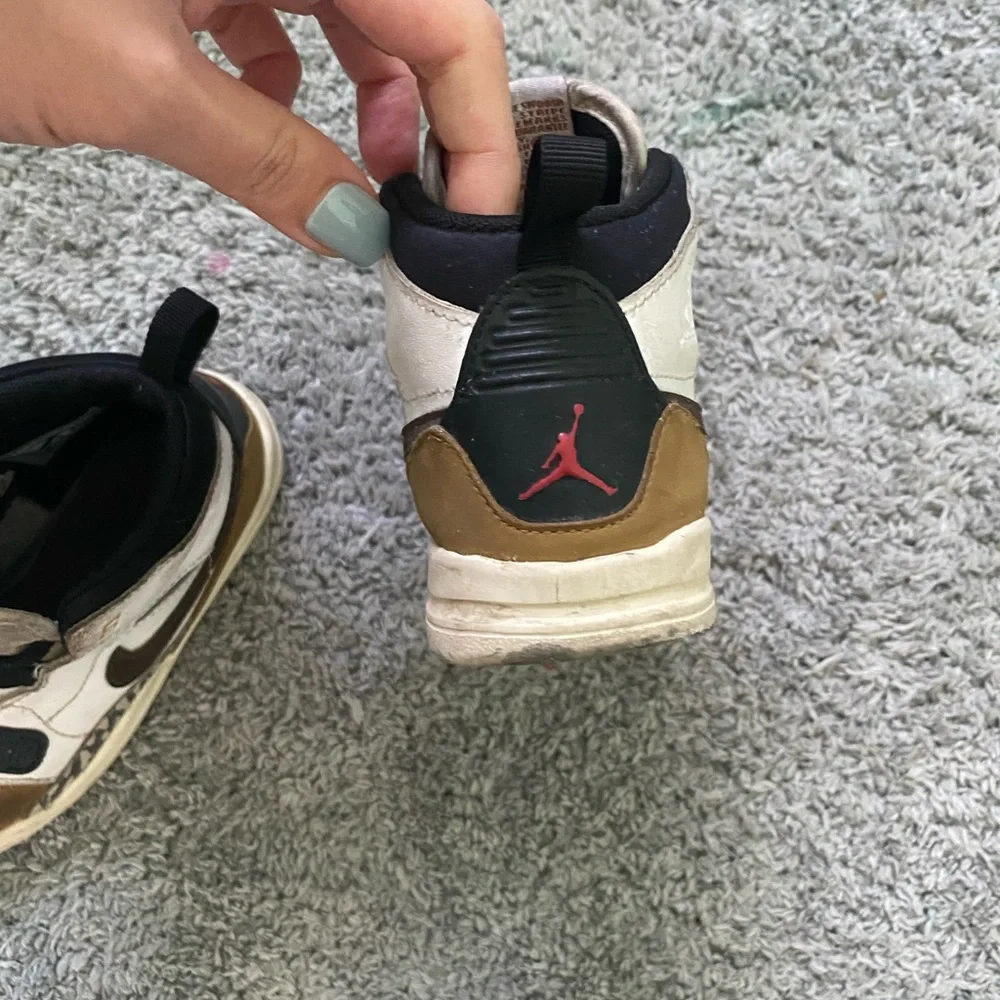 Toddler Nike Jordan Sneakers - Picture 4 of 15